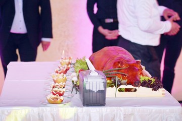 Roast pig. Roasted piglet with vegetables on platter 