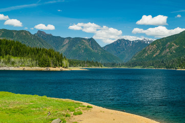 Fototapeta na wymiar Wynoochee Lake in the Olympic National Park