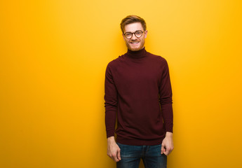 Obraz premium Young smart man cheerful with a big smile