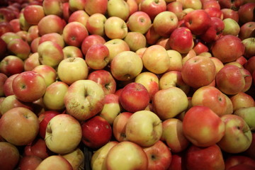 red apple