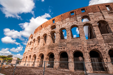 Obraz premium Exterior view of the ancient Roman Colloseum in Rome
