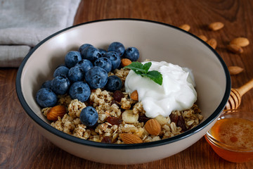 Granola with yogurt and blueberries