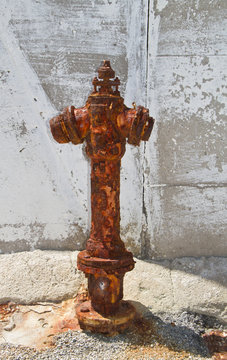 Old and very rusty fire hydrant, deferred maintenance