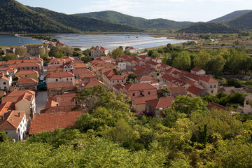 Fototapeta na wymiar Blick auf die Dächer von Ston - Peljesac, Kroatien