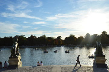 Obraz premium Boats in the Lake in Parque do Retiro, Madrid