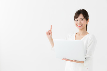 Naklejka premium 女性 ノートパソコン