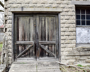 Fototapeta na wymiar wooden weathered vintage barn door