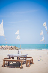 Fototapeta na wymiar beautiful dining table on the beach