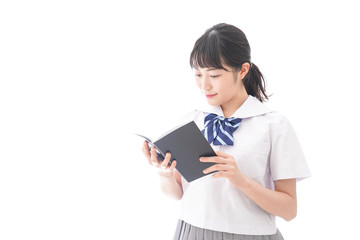 英単語の勉強をする学生