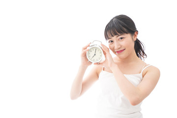 早起きをする若い女性