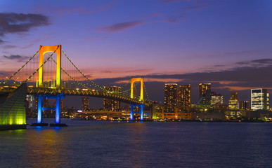 Fototapeta na wymiar 東京夜景 虹色のレインボーブリッジ　マジックアワー