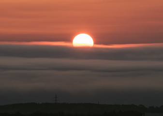 雲海から突き抜ける朝日（Sunrise through the sea of clouds）