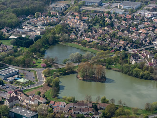 vue aérienne de lacs à Marne-la-Vallée à l'est de Paris