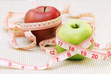 Apples and flexible ruler as a concept of dieting and weight control