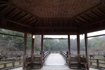 雨の日の庵