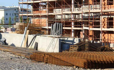 Cantiere edile in primavera