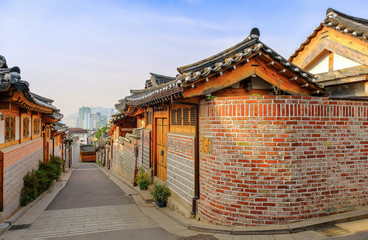Fototapeta premium Morning atmosphere of Bukchon hanok village at seoul korea.
