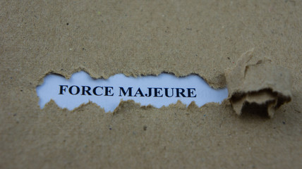 Torn paper with text force majeure