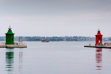 Faros en puerto de Piran, Eslovenia