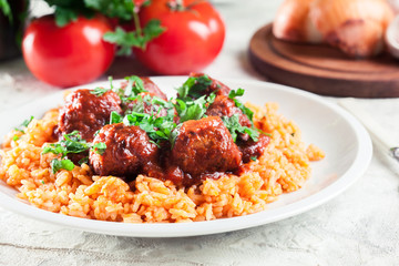 Meatballs with red rice