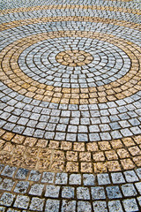 同心円模様の石畳