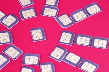 SIM cards are laid out in the form of sunlight on a red background