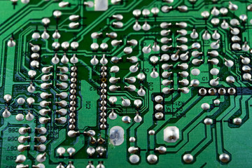 Composant &eacute;lectonique et circuit informatique de carte m&egrave;re