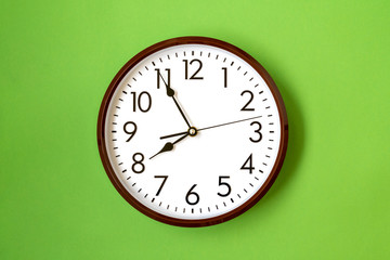 Clock showing 7:55 o'clock