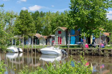 BIGANOS (Bassin d'arcachon, France), les maisons colorées du port - 267766225