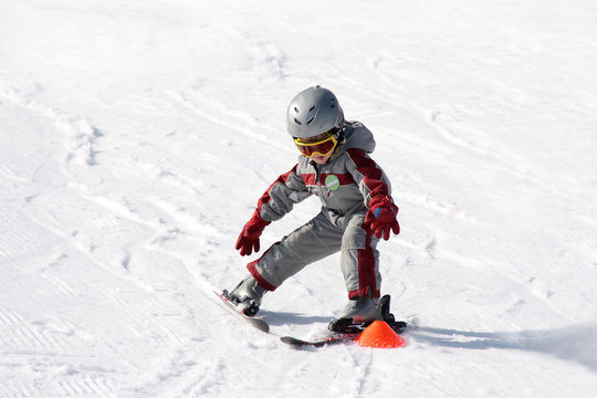 Kind auf Ski
