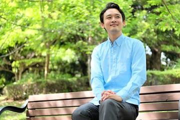Obraz premium 公園 三十代男性 ポートレート