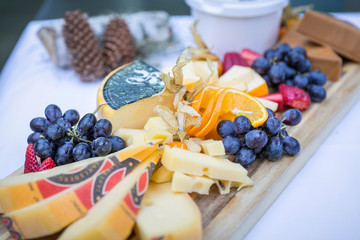 Catering, Buffet und Fingerfood / Käseplatte mit Obst