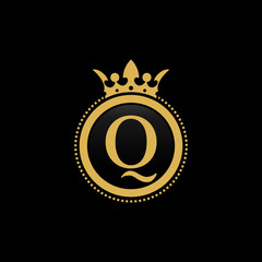 Q initial royal crown luxury logo design