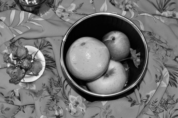 orange next to apples in the same bowl