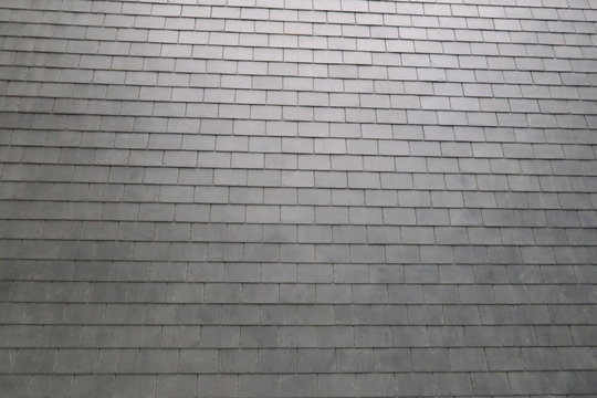 toit d'ardoises gris