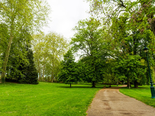 Les parcs de Vichy. Espaces verts du Parc Kennedy, des Bourins et célestins au bord de l'Allier 