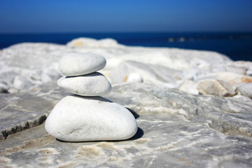 Fototapeta na wymiar White smooth stones on the seashore