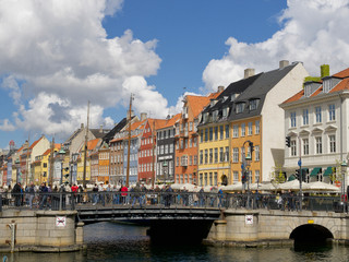Fototapeta na wymiar Nyhavn with colorful facades of old houses and old ships in the Old Town of Copenhagen