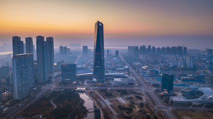 Fototapeta na wymiar Aerial view of Incheon,Central Park is a modern city there are many condos and offices. in Songdo International Business District It's life for modern city people of South Korea