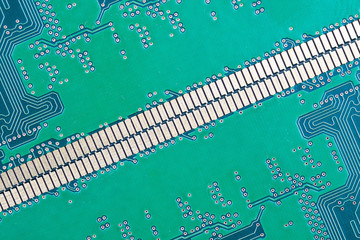 the diagonal of the contacts on the background of the green chip Board sa tracks