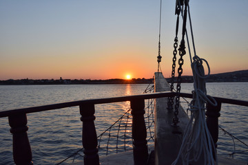 Silhouette of the ship's mast against the evening sky and sunset in the city of Gelendzhik, Russia © pridannikov