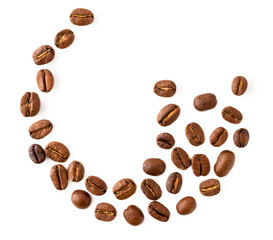 Naklejka premium Scattered coffee beans on a white, isolated. The form of the top.