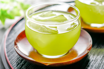 冷たい緑茶