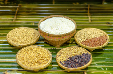 Glutinous rice seeds with black color.