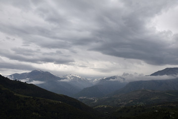 Obraz na płótnie Canvas Ciel d'orage au-dessus de Corte en Corse