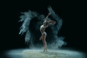 Obraz na płótnie Canvas Slim girl in lingerie in dust profile shot