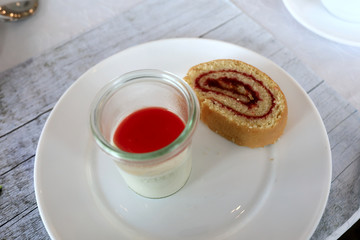 Cake roll and panakota