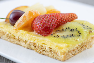 Puff pastry tart and fruits