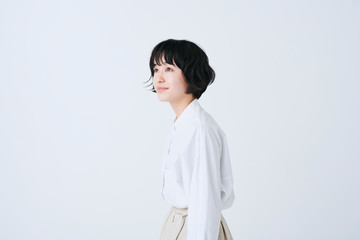 若い女性　ライフスタイル　白背景　