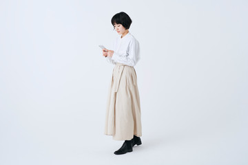 若い女性　ライフスタイル　白背景　